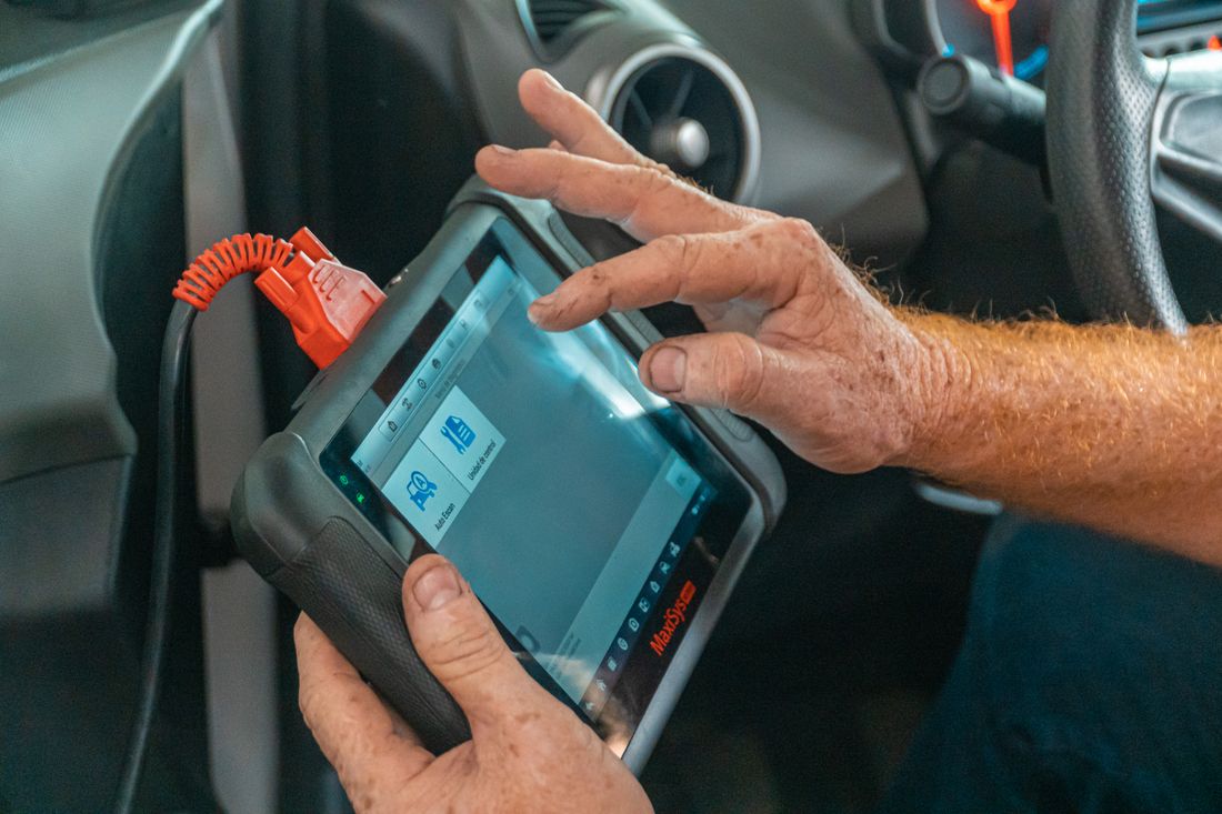 Alat scanner OBD2 untuk diagnosa mobil